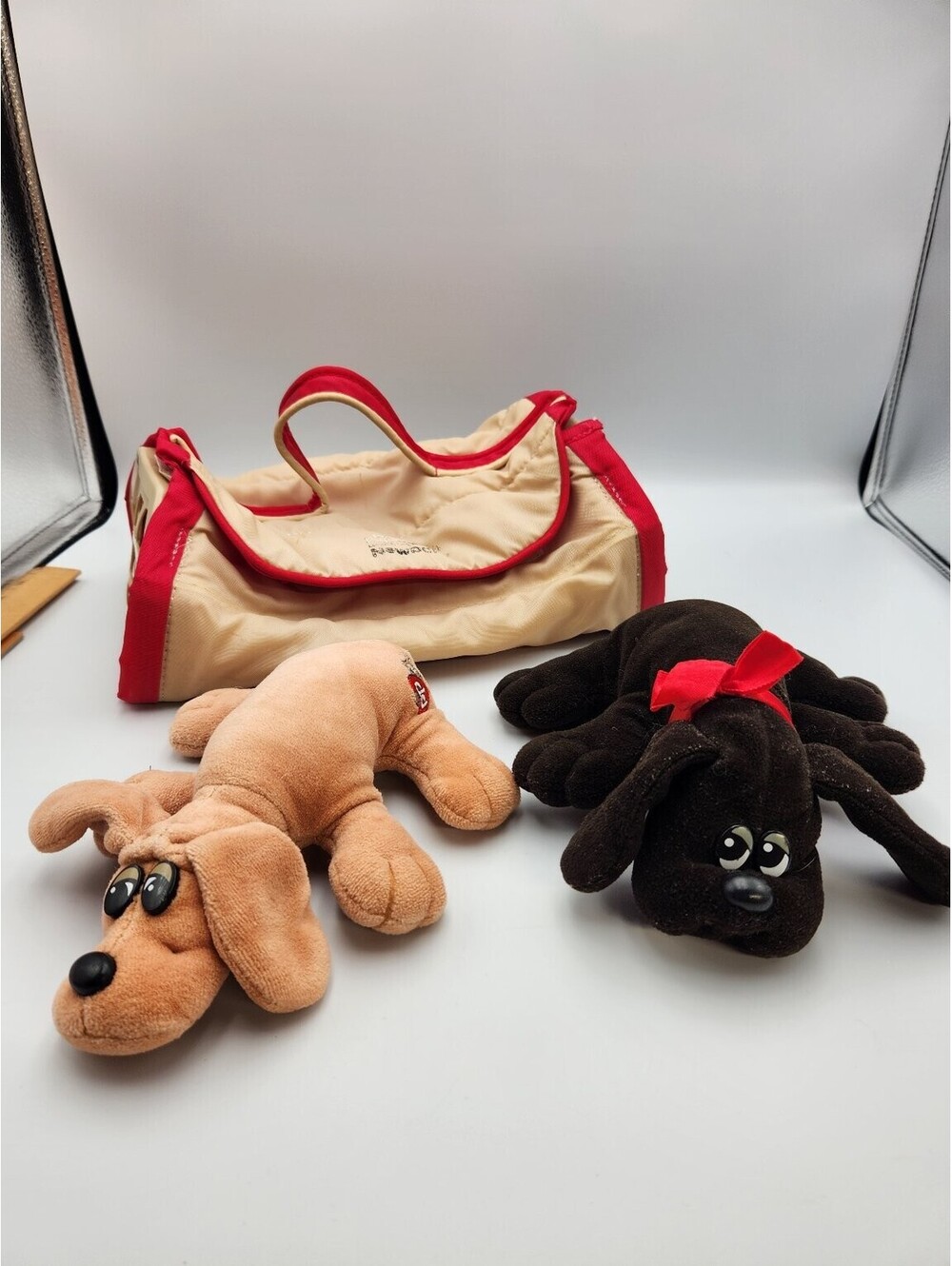 Vintage 1985 Tonka Pound Puppies Newborns Plush Duo with Carrier Bag - B4